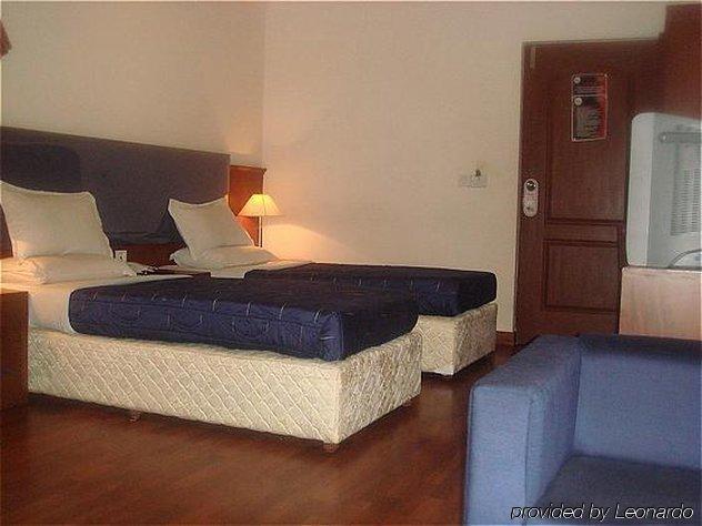 Hotel Noor Empire International Kormangala Bangalore Oda fotoğraf