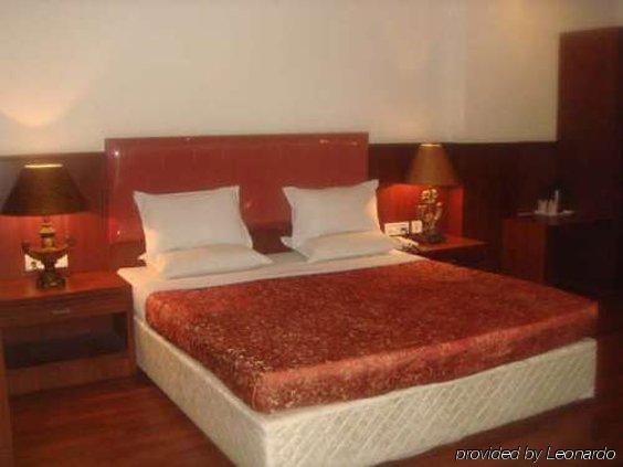 Hotel Noor Empire International Kormangala Bangalore Oda fotoğraf