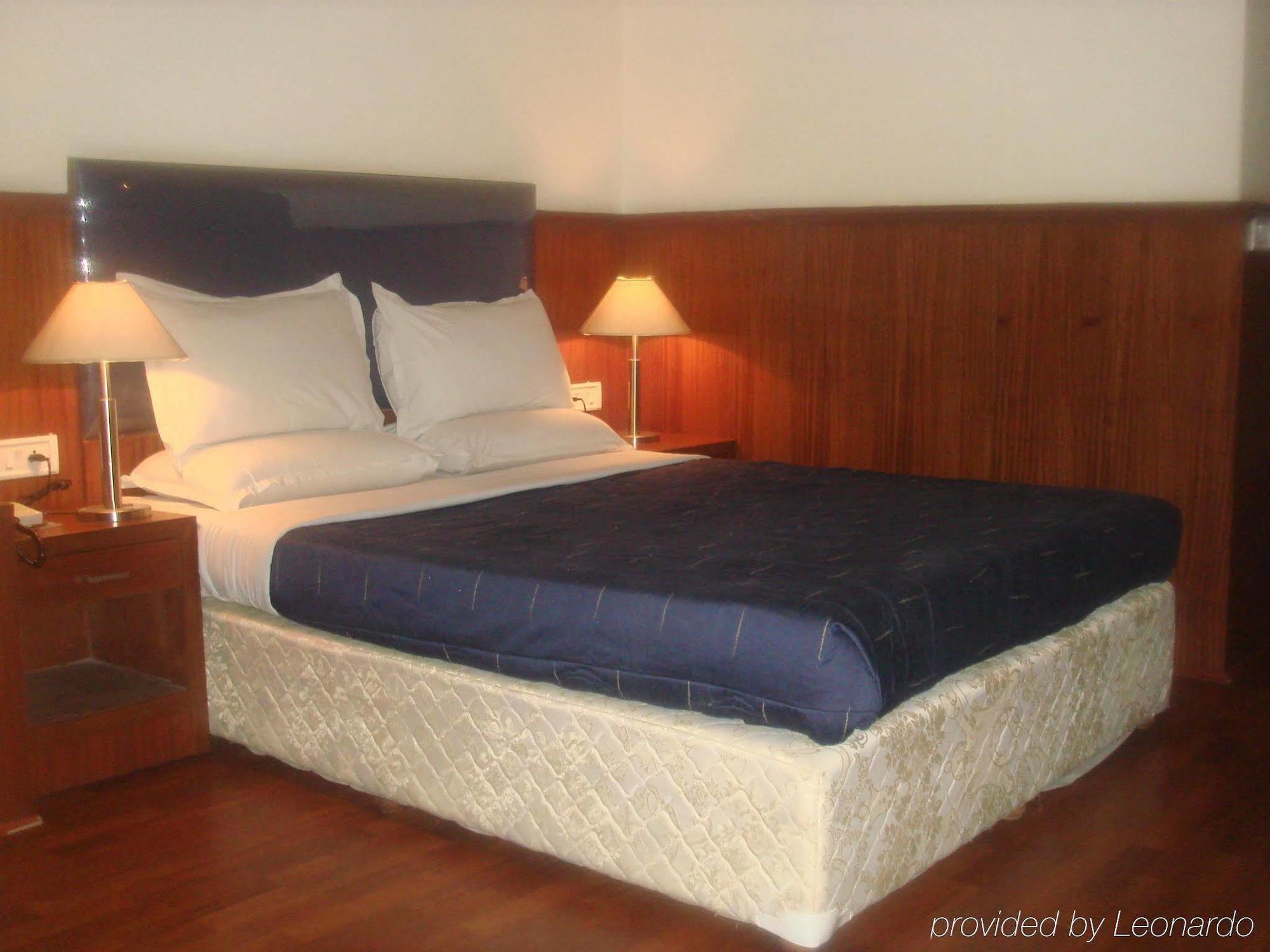 Hotel Noor Empire International Kormangala Bangalore Oda fotoğraf